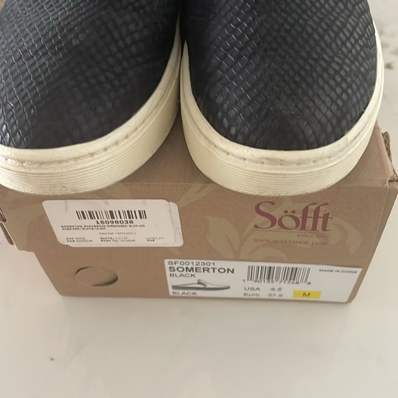 SOFFT brand snakeskins printed slip on mule. - Picture 5 of 7